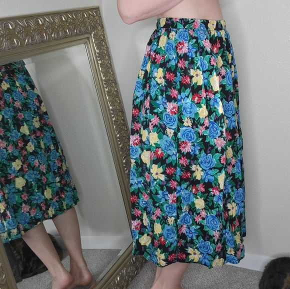 Vintage Floral Skirt - Picture 3 of 7